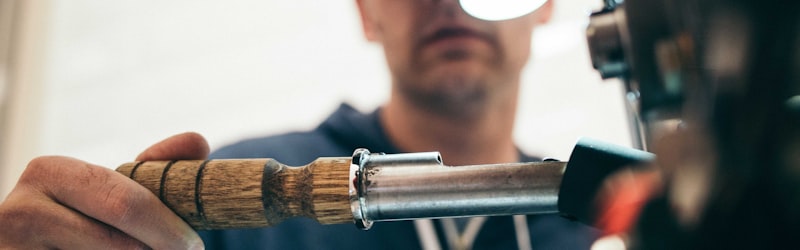 彩神Vll官方网站门户首屏展示，现代简约设计风格